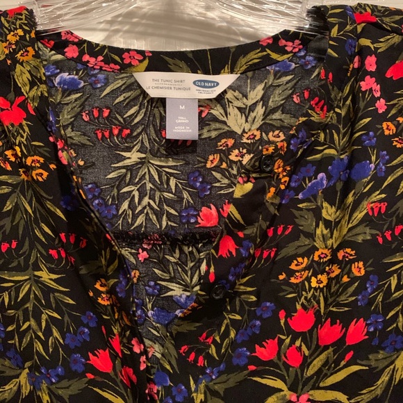 New Black Floral Split Neck tunic --size M Tall - Picture 3 of 5